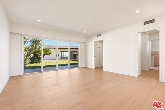 Building Photo - 1682 Larco Way