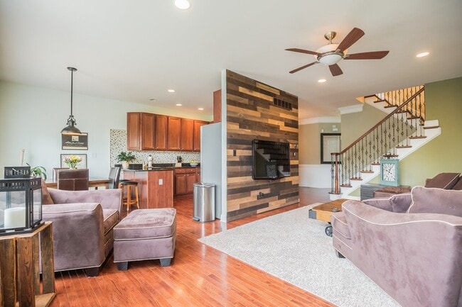 Building Photo - 216 Westbrook Dr