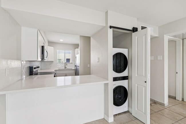 Building Photo - Union on Santa Rita