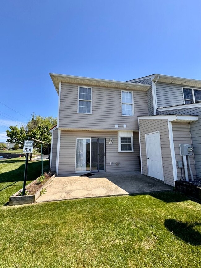 Building Photo - Townhouse for Rent in Liberty Square