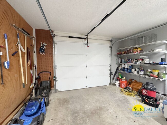 Building Photo - Charming 3-Bedroom Home in Shalimar – Conv...