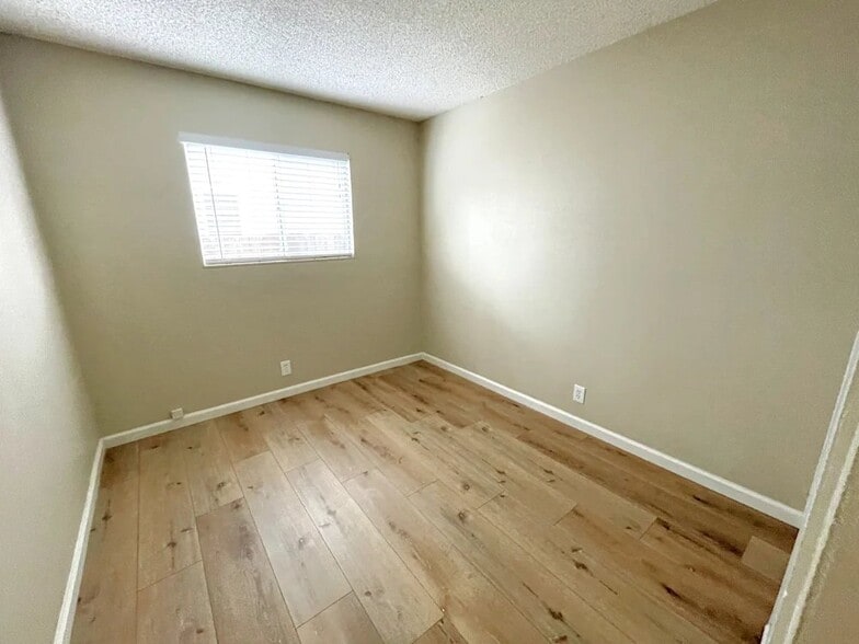 Building Photo - 2155 Cormorant Dr