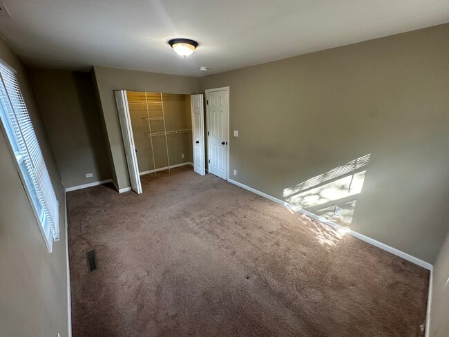 Building Photo - 3 E Oltendorf Rd