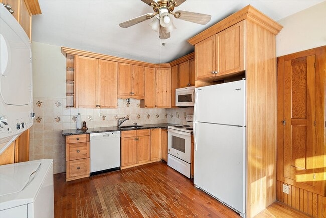 Building Photo - 92 Sayles St