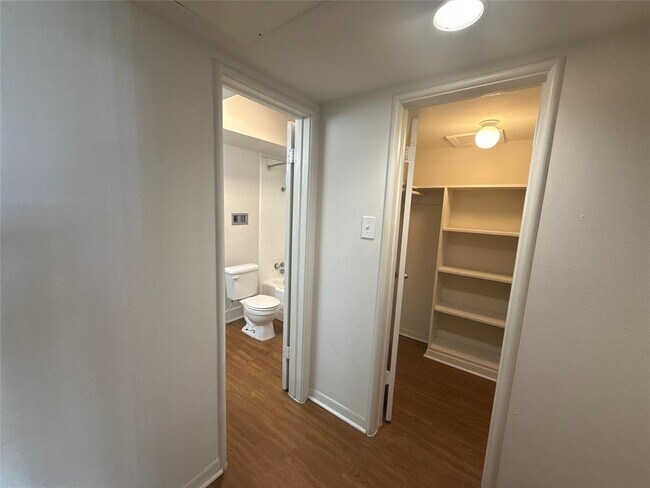 Building Photo - 5400 Memorial Dr