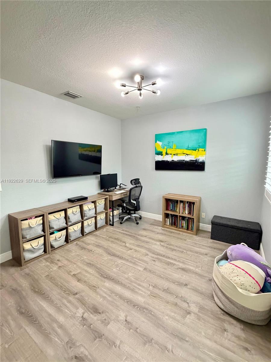 Building Photo - 1505 SW 147th Ave