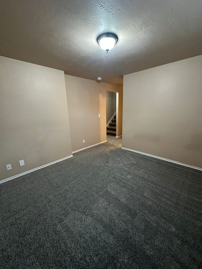 Building Photo - 4 Bed | 2.5 Bath Home in Clinton – Ready for Move-In!