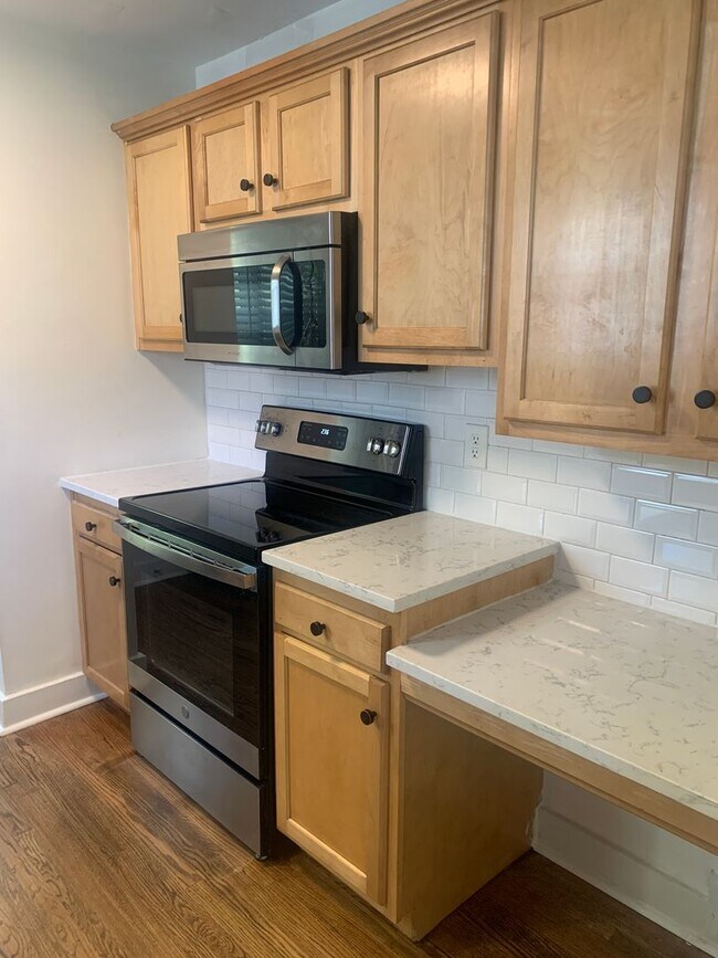 Building Photo - GREAT LOCATION!  Charming Crescent Hill Home - 2 bedroom/1 bathroom single family home