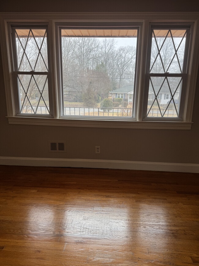 Building Photo - 230 Elaine Ave