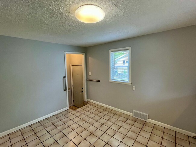 Building Photo - 2 bed 1 bath single family home in Wausau