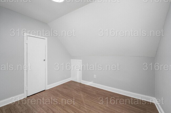 Building Photo - $750 - Studio / 1 bath - Beautiful newly renovated Multi-family home located in Delano
