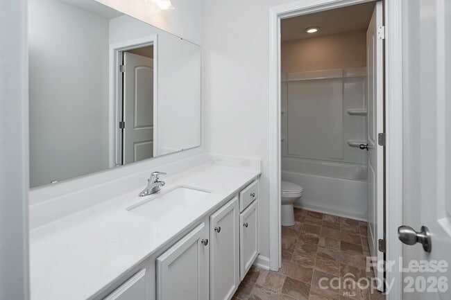 Building Photo - 1014 Hanover Crossing Dr