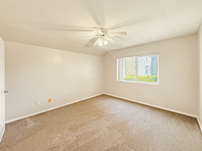 Building Photo - Gorgeous 1B/1BA Condo w/ Washer/Dryer, Walk-In Closet & Resort-Style Amenities!