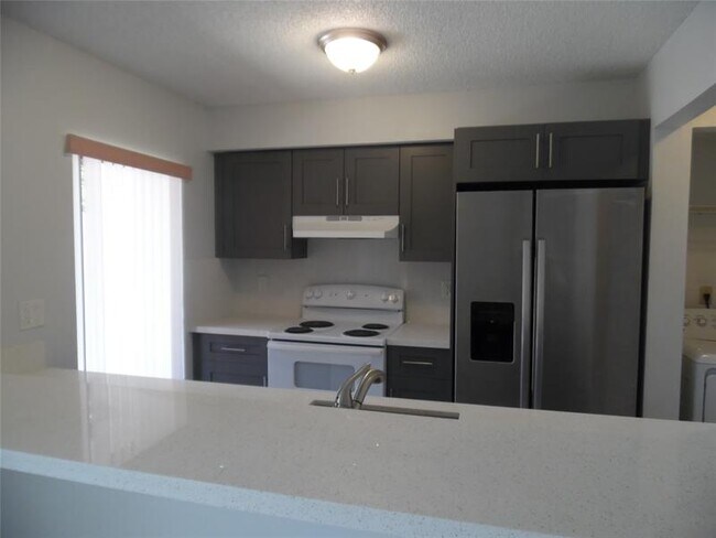 Building Photo - 4013 SW 68th Ln