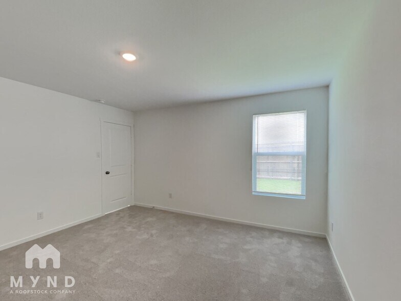 Building Photo - 213 Poplar Pl