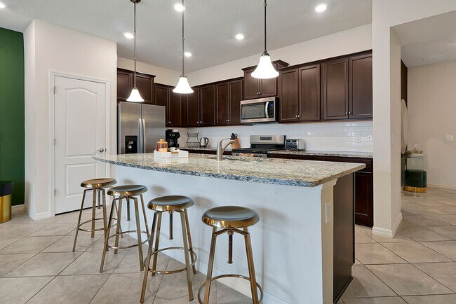 Building Photo - 7435 Oakmoss Loop