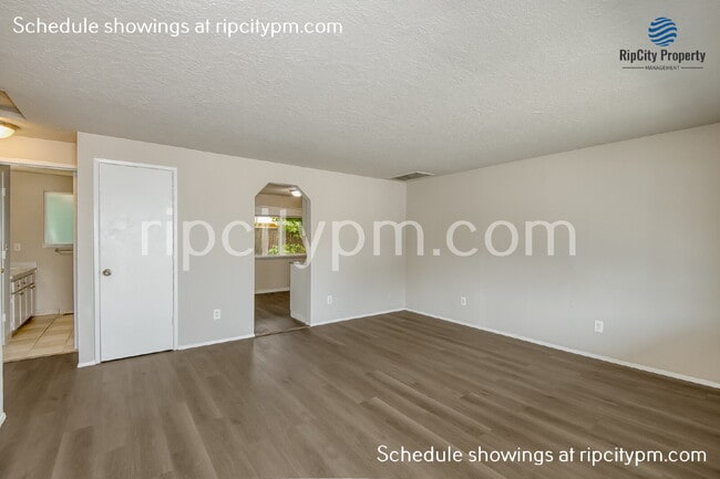 Primary Photo - 126 NE Liberty Ave