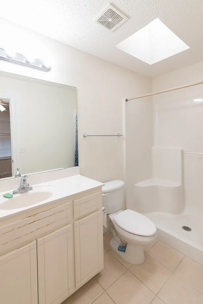 Building Photo - 3 Bed x 3 Bath with Garage!!!!