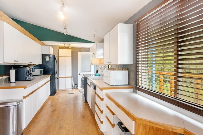 Building Photo - Pets Negotiable, Open Floor Plan and Stora...