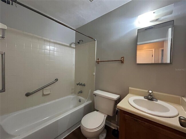 Building Photo - 7401 SW 42nd Pl