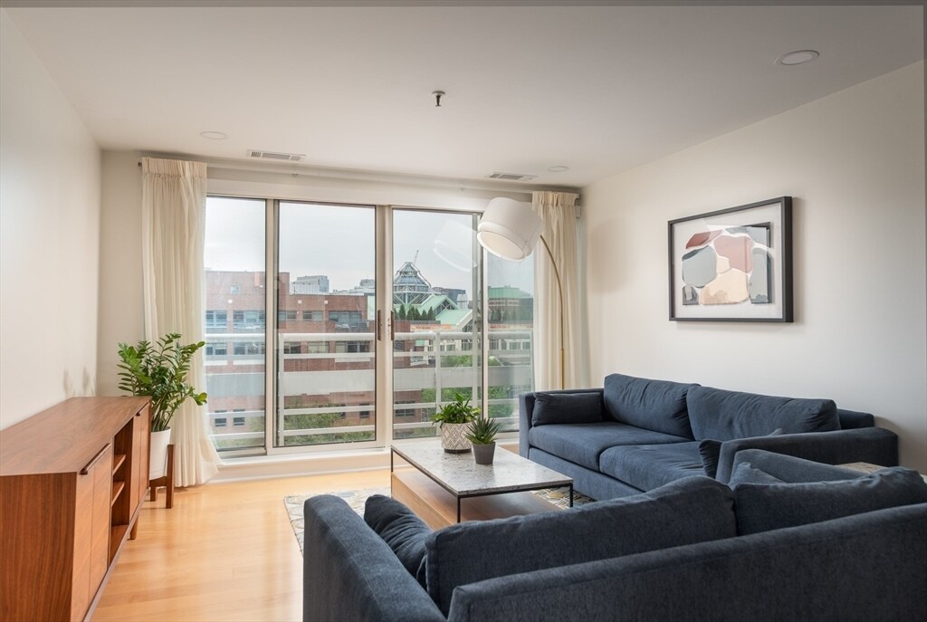 Building Photo - 6 Canal Park