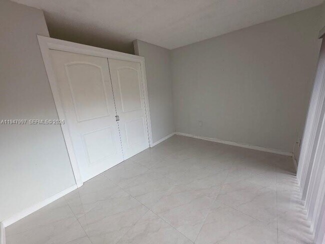 Building Photo - 810 SW 129th Pl