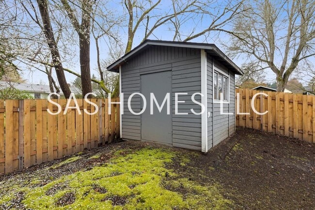 Building Photo - 11200 SW 83rd Ave