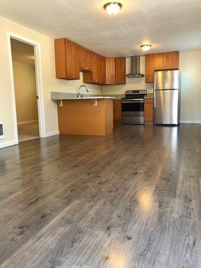 Building Photo - 1313 NE 131st Pl