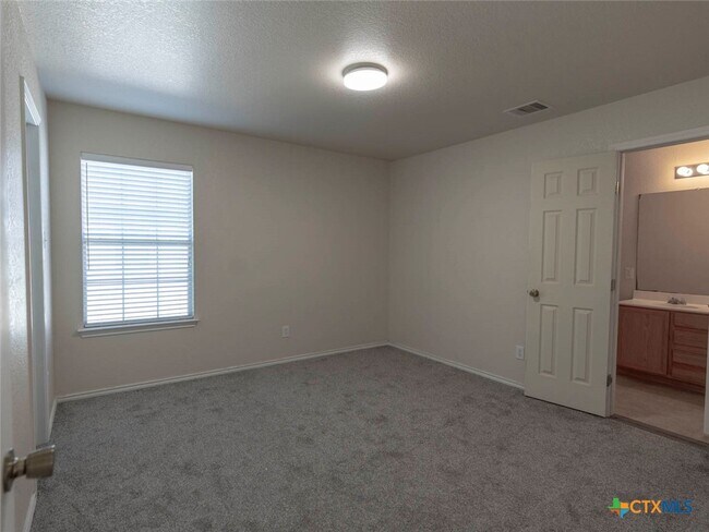 Building Photo - 424 Copper Hill Dr