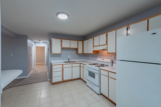 Building Photo - 104 N Graham