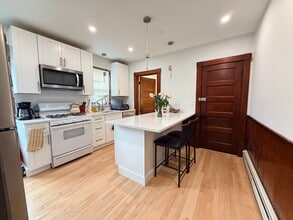 Building Photo - 6 Orange St