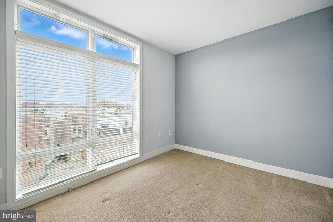 Building Photo - 915 N Patrick St