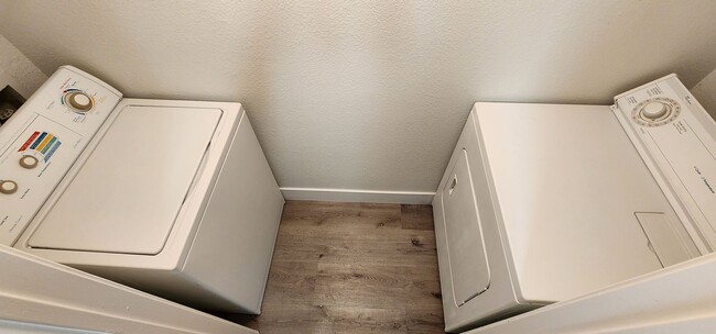 Building Photo - Silverado Ranch Condo!