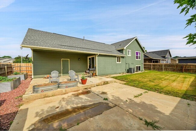 Building Photo - 2034 Buckeye Ave