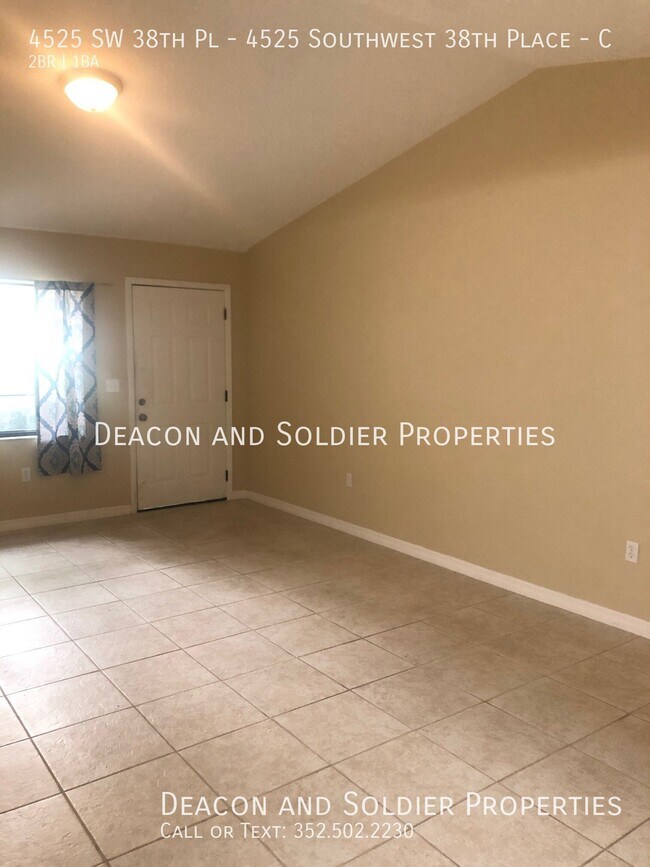Building Photo - 4525 SW 38th Pl