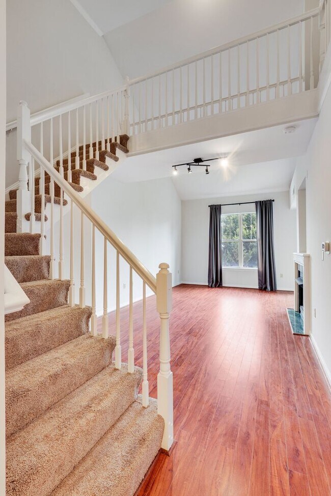 Building Photo - Ideally located near the Metro and Tysons ...