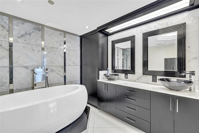 Building Photo - 9559 Collins Ave