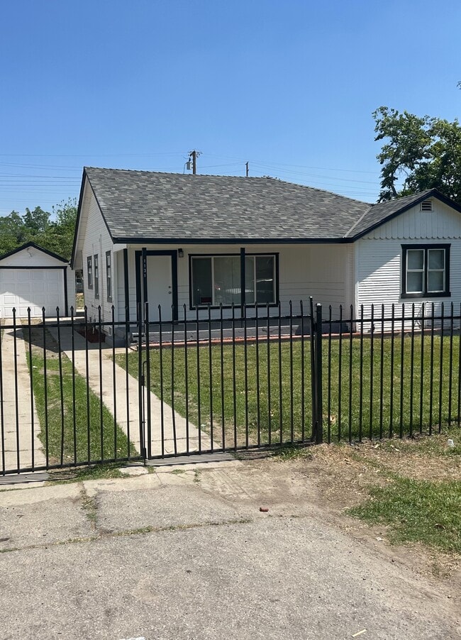 Building Photo - SMRSB