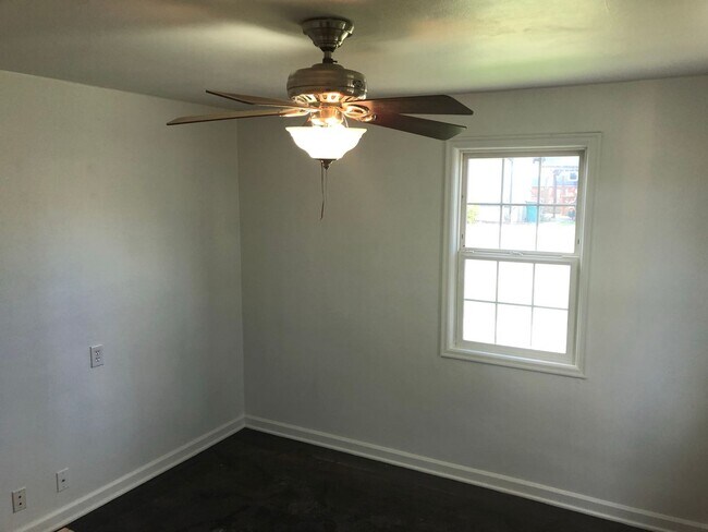 Building Photo - Charming 3 Bed/1 Bath Home in Downtown New...