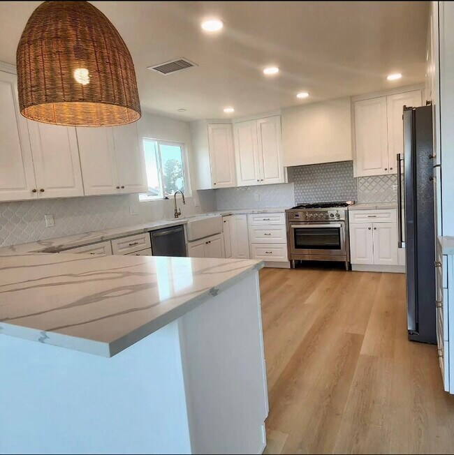 Building Photo - 6227 Lake Apopka Pl