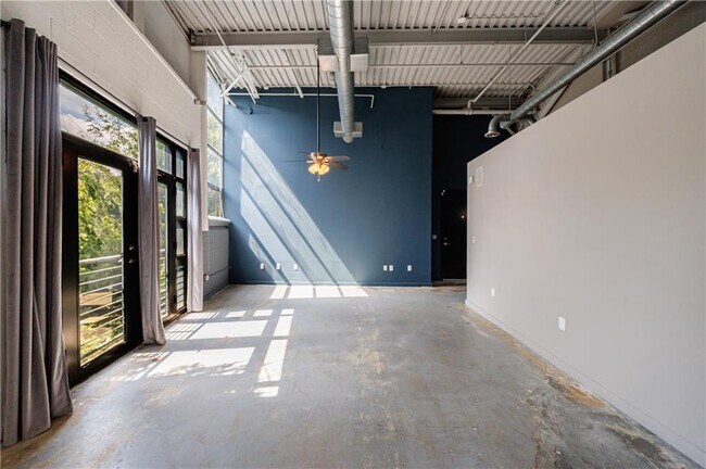 Building Photo - 400 Village Pkwy