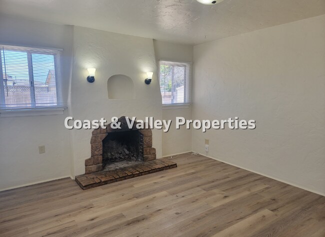 Building Photo - 226-228 Lang Street, Salinas, CA 93901