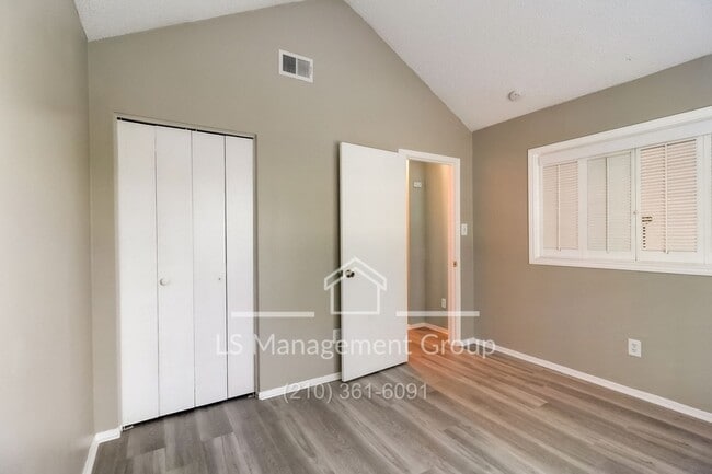 Building Photo - 7523 Oak Chase