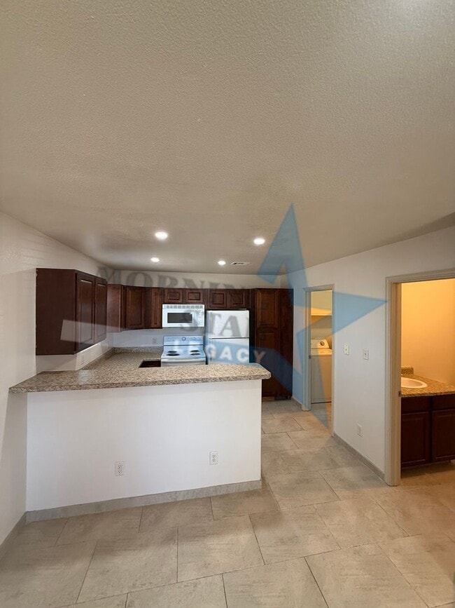 Building Photo - 2-Bedroom Townhome Apartment - Available Now!