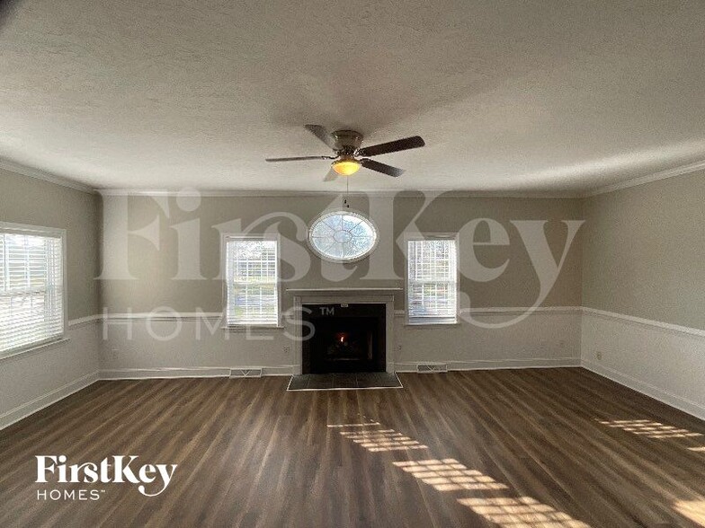 Building Photo - 113 Longwood Dr