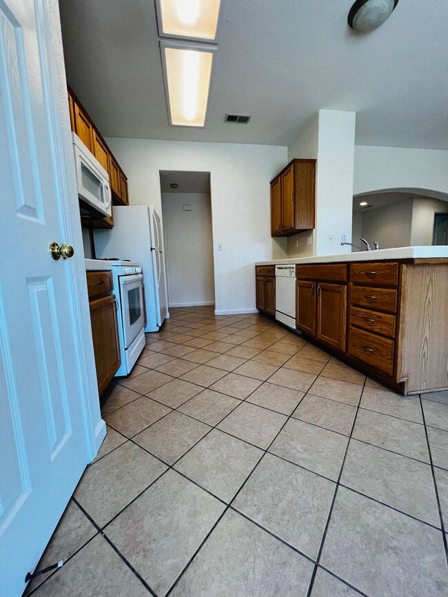 Building Photo - 1830 W Berkshire Ln