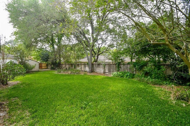 Building Photo - 3007 Broadmoor Dr