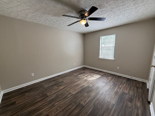 Building Photo - 265/267 Vincent Dr