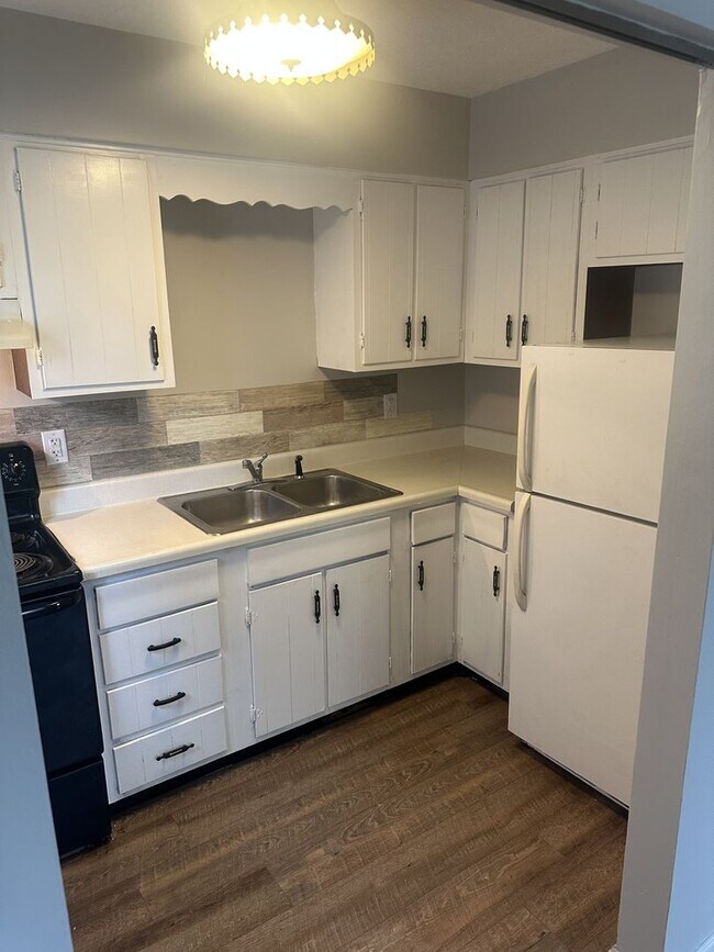 Building Photo - 733 S Ft Thomas Ave