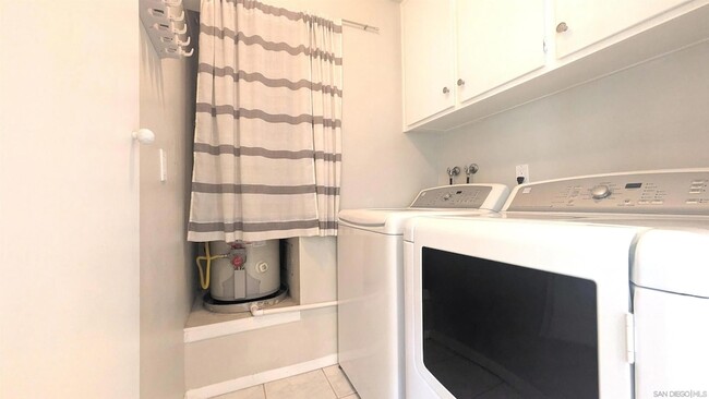 Building Photo - 5057 Abuela Dr